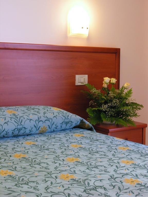 Albergo La Rocca Assisi Camera foto