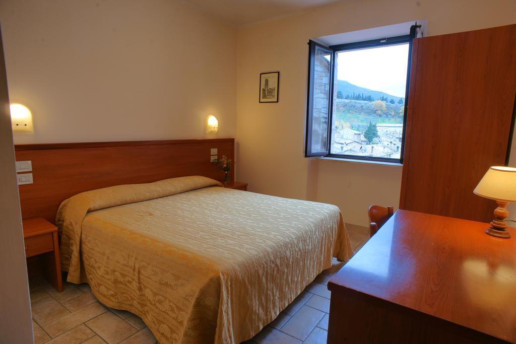 Albergo La Rocca Assisi Camera foto