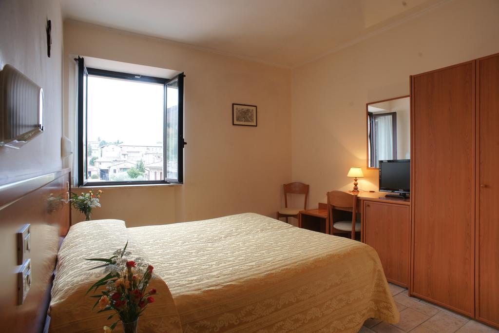 Albergo La Rocca Assisi Camera foto