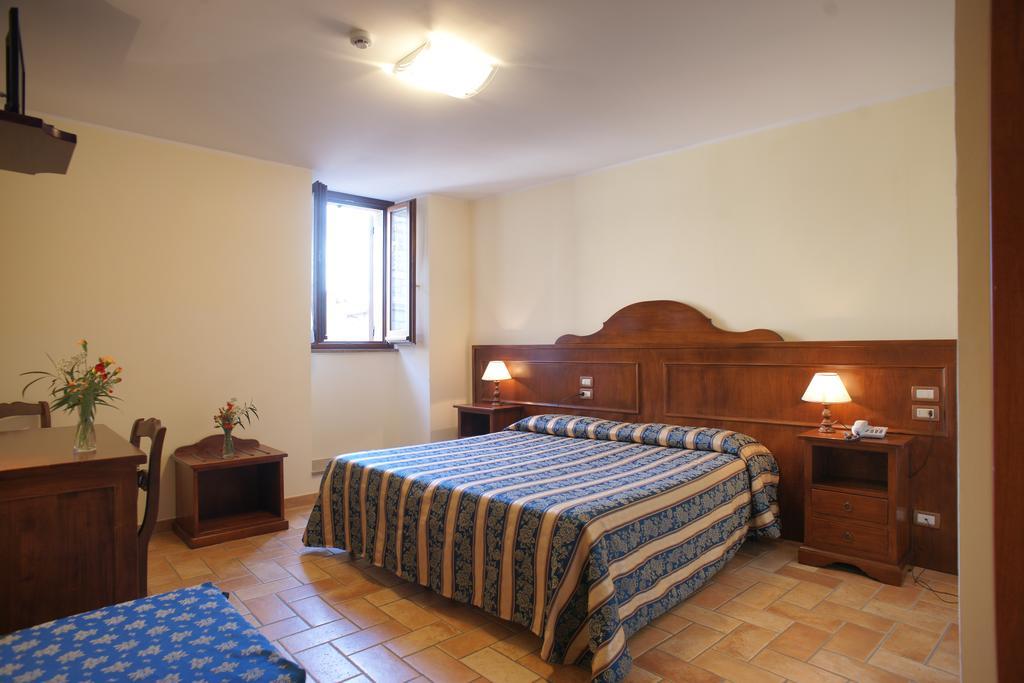Albergo La Rocca Assisi Camera foto