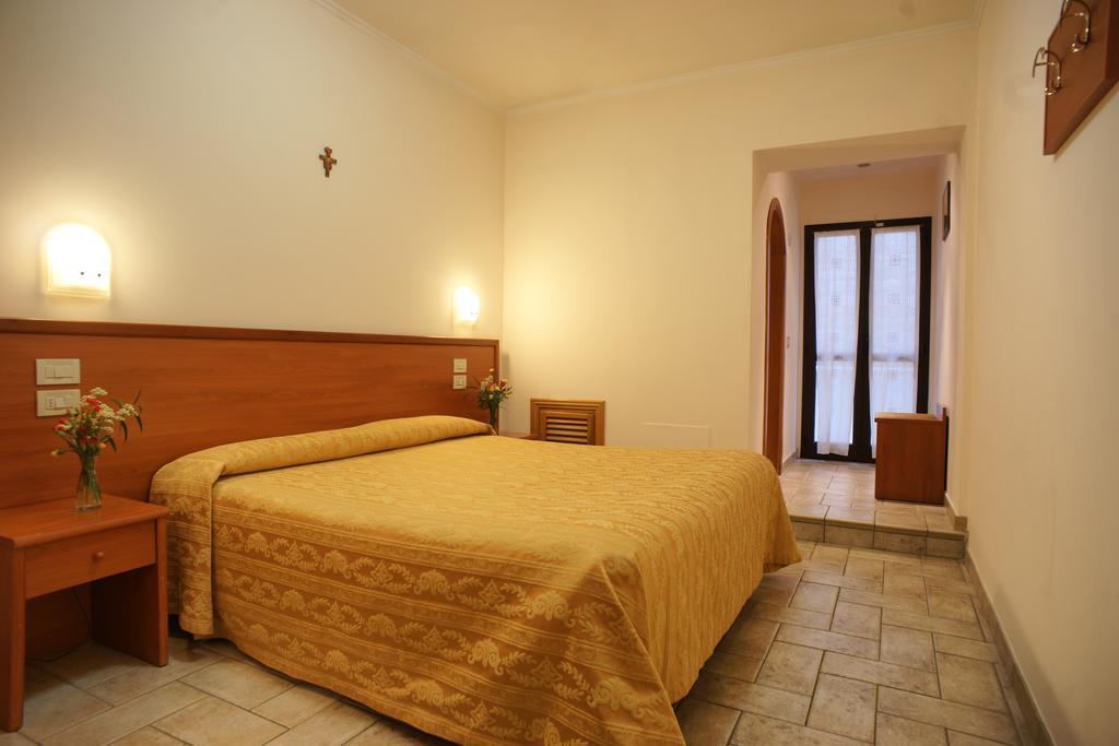 Albergo La Rocca Assisi Camera foto