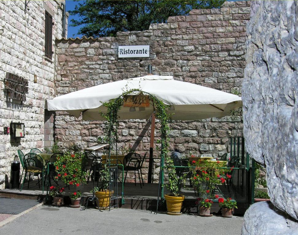 Albergo La Rocca Assisi Esterno foto